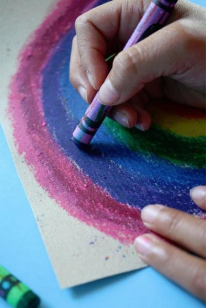 Рисование мелками на бумаге
