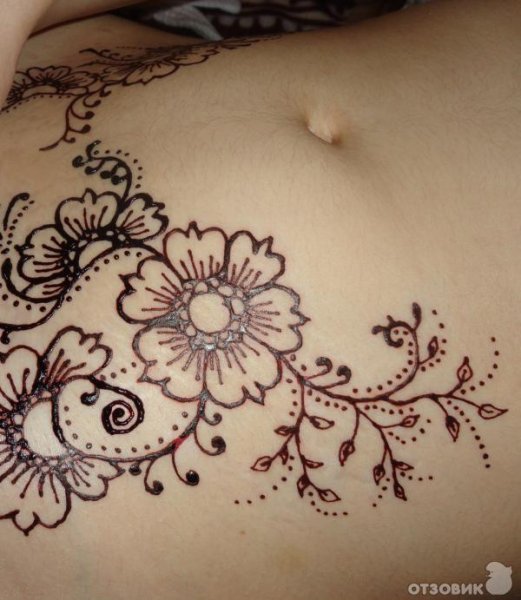 Узоры хной на животе легкие
