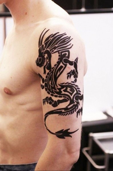 Тату хной на руке для мужчин дракон