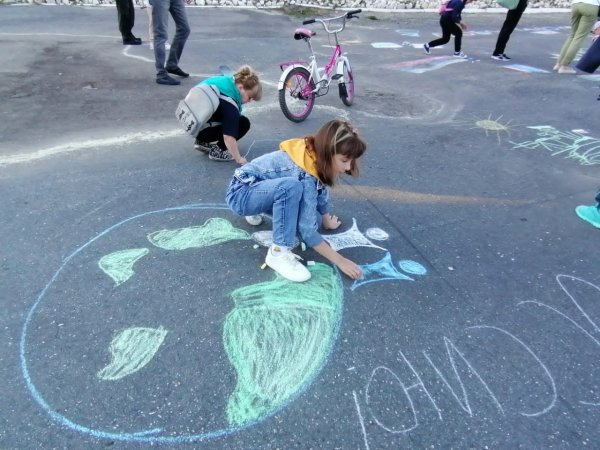 Рисунки на асфальте.