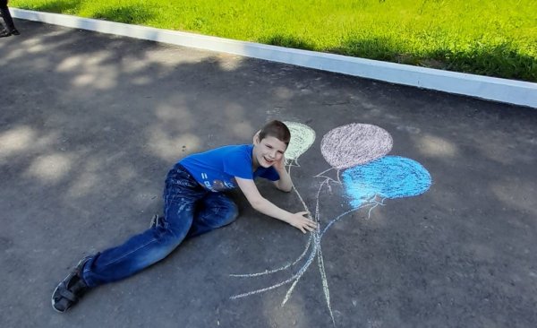 Мелками на асфальте