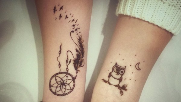 Маленькие тату хной на запястье