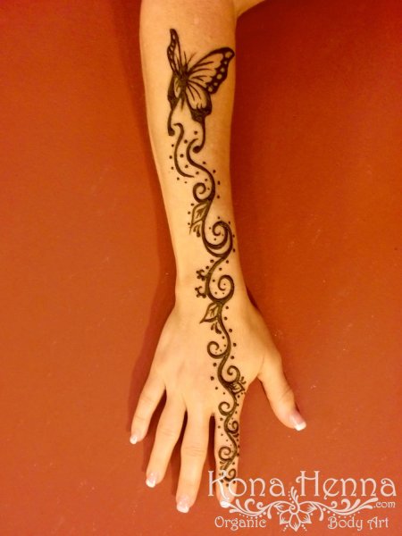 Мехенди на руке запястье