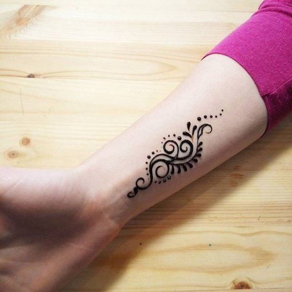 Тату хной на запястье