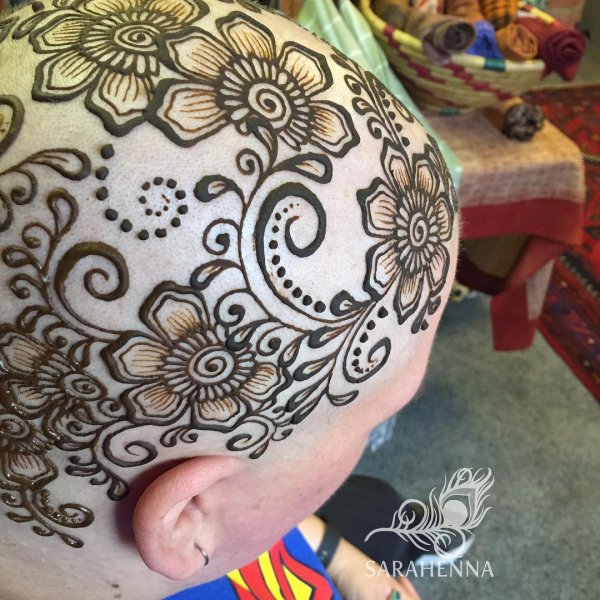 Тату хной на голове