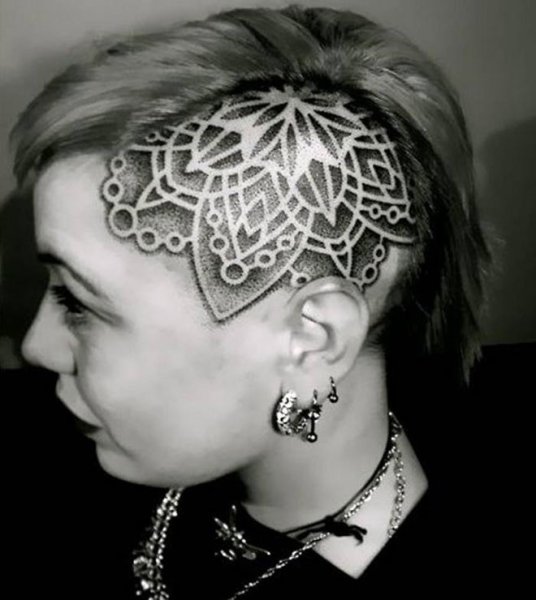 Тату хной на голове