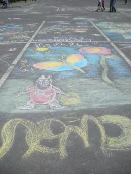 Рисование на асфальте мелками лето