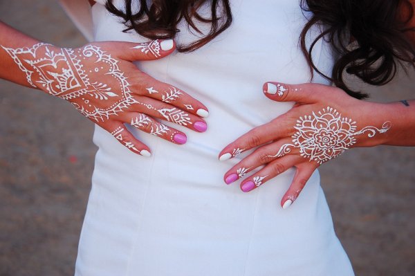 Свадебное мехенди белое
