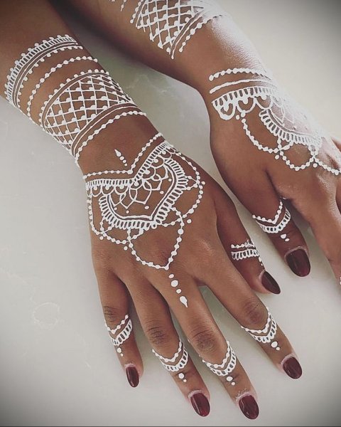 Белое мехенди