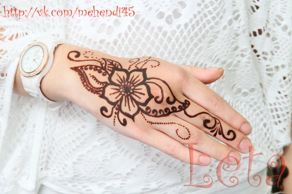 Тату хна на руке 2021