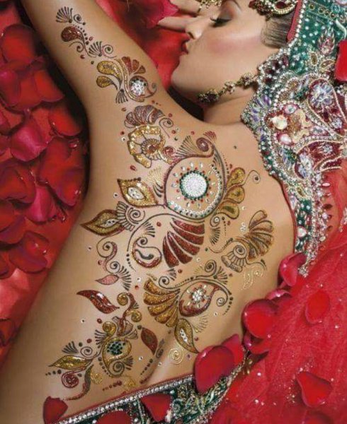 Роспись по телу хной мехенди