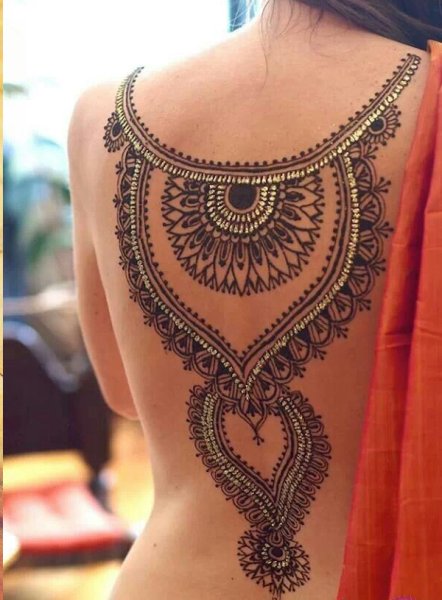 Тату хной на спине