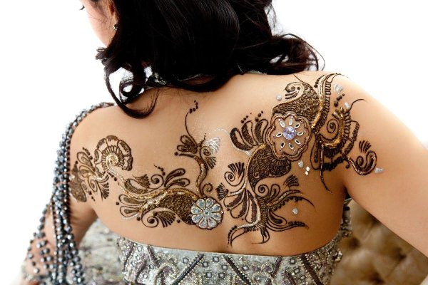 Восточные узоры на теле