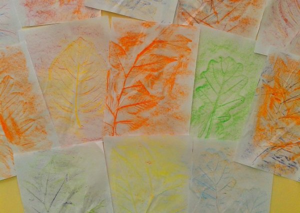 Рисование восковыми мелками и акварелью осень