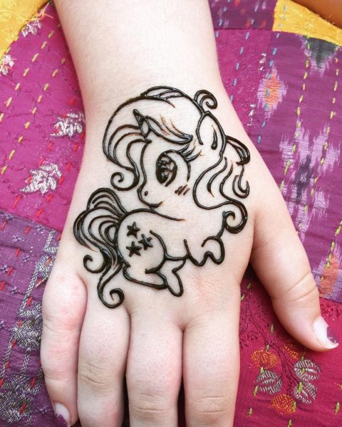 Мехенди на руке для детей