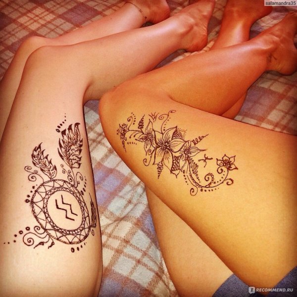 Мехенди с боку ноги