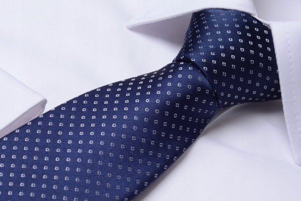 Темно синий галстук
