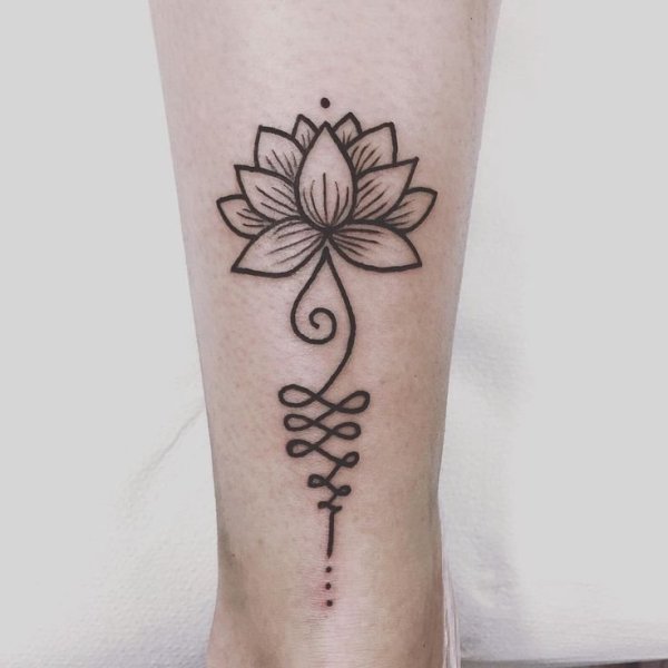 Тату на ноге легкие