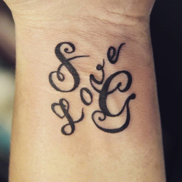 Тату буква s