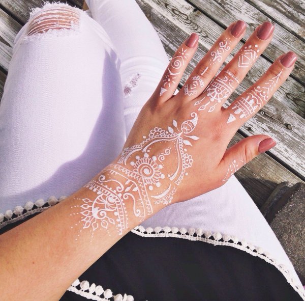 Мехенди белой хной