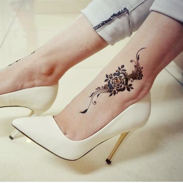 Мехенди на лодыжке
