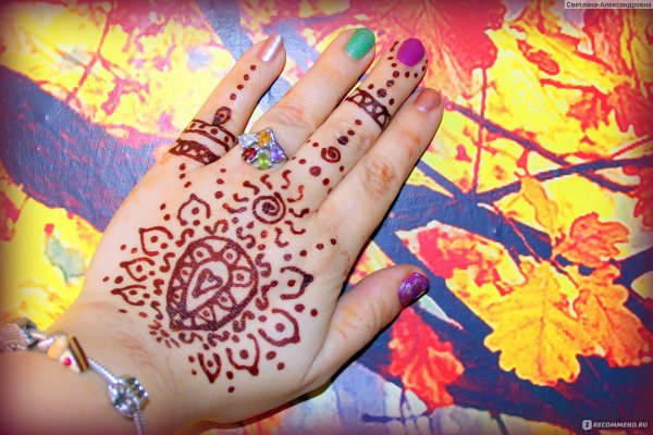 Красные узоры хной