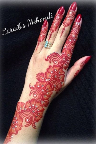 Красная хна на руках