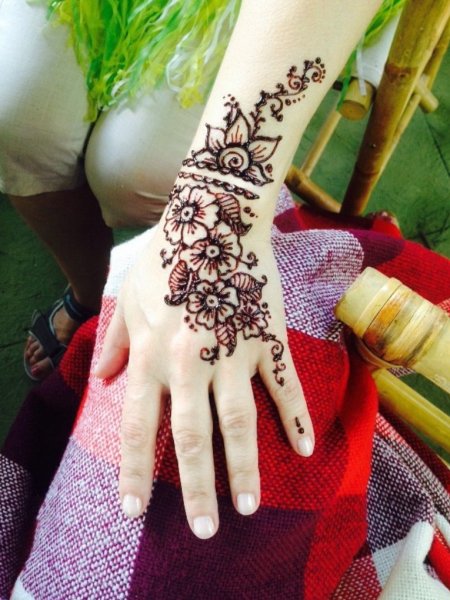 Рисунки хной на руке цветы