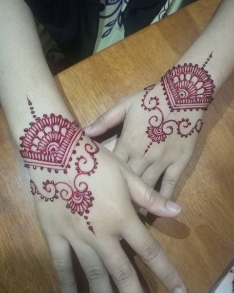 Тату коричневой хной