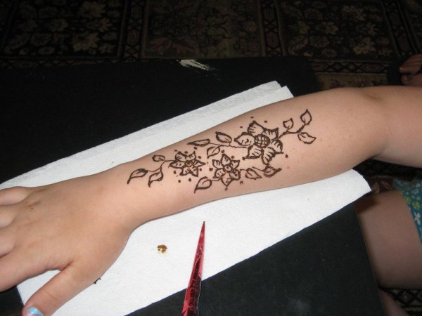 Рисунки хной на предплечье легкие