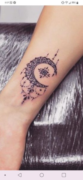 Небольшие тату хной на запястье