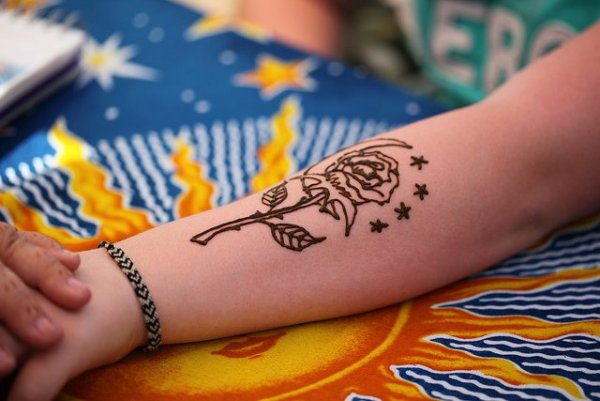 Рисунки хной на бумаге из мультиков