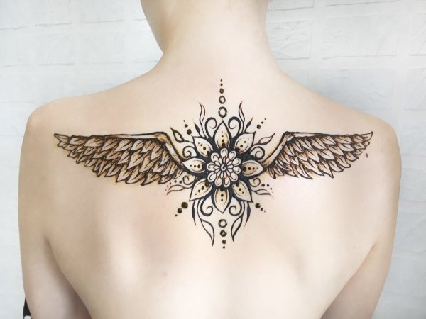 Тату мехенди на спине