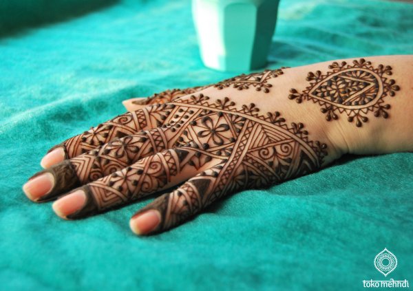 Арабские узоры на руках
