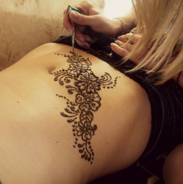 Временное тату мехенди