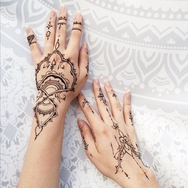 Тату хной на руке для девушек