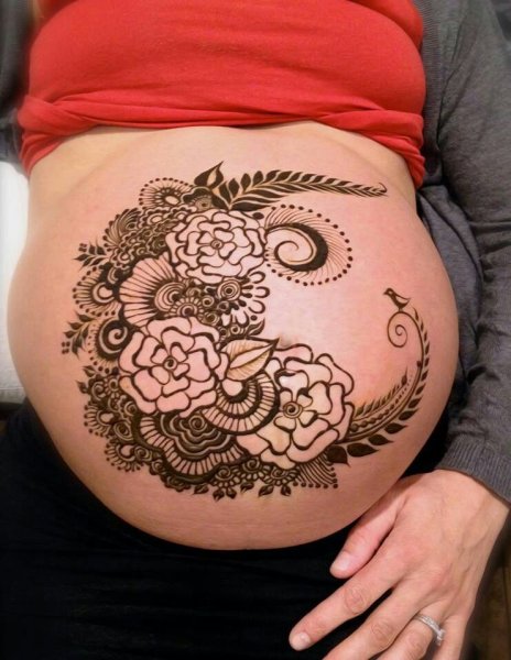 Рисунок хной на животе беременной