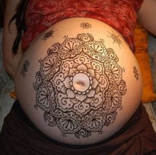 Тату хной на животе