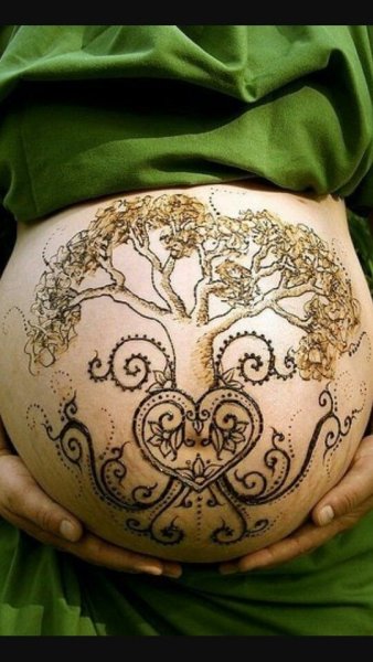 Тату дерево на животе