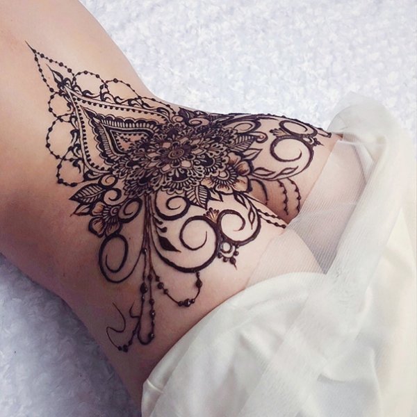 Тату мехенди на животе