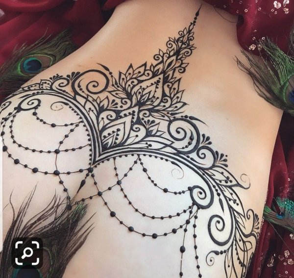 Тату кружево на пояснице