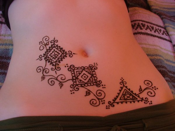 Мехенди на животе пояс