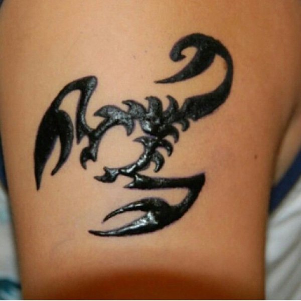 Тату хной Скорпион