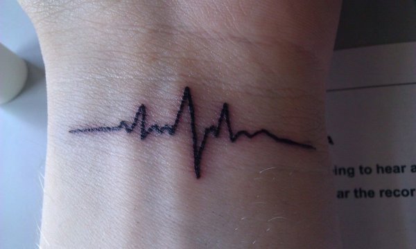Тату пульс на руке