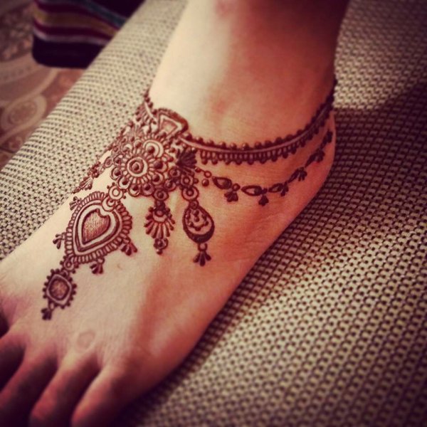 Мехенди на ноге браслет