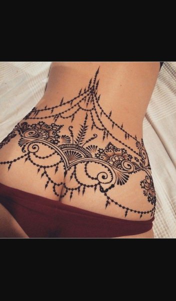 Тату хной на пояснице для девушек