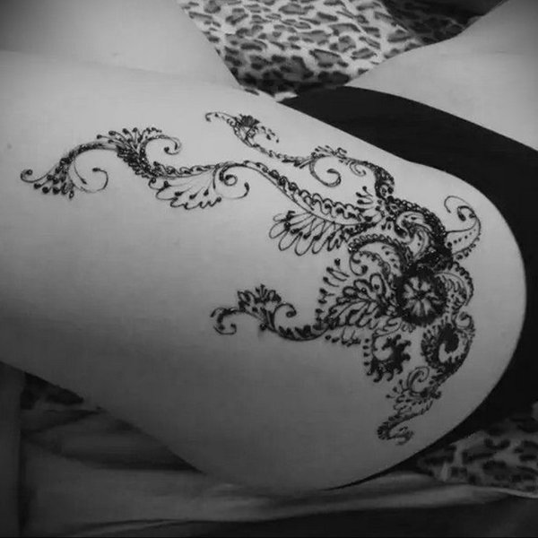 Мехенди вокруг бедра