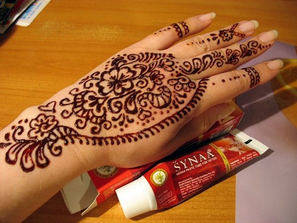 Тату коричневой хной