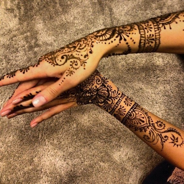 Роспись тела мехенди