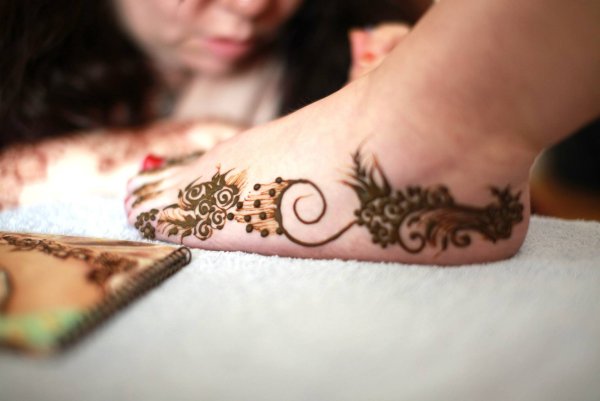 Тату хной месяц